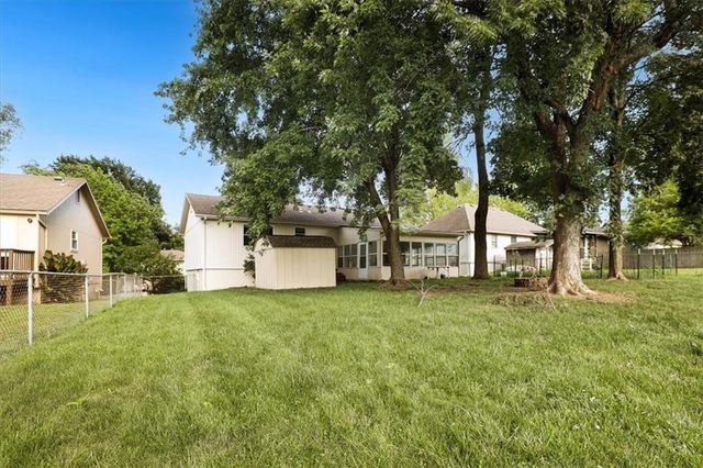 3008 S Bryn Mawr Drive, Independence, MO 64057