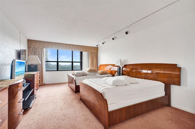 9801 Collins Ave 8S, Bal Harbour, FL 33154