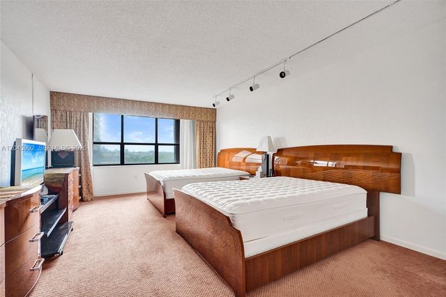 9801 Collins Ave 8S, Bal Harbour, FL 33154