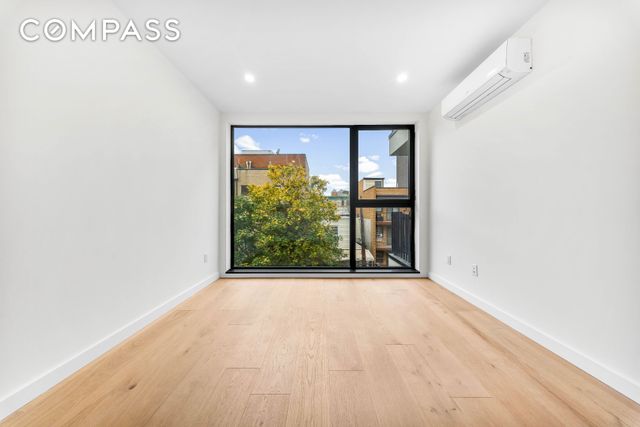 3024 32nd St # 3A, New York City, NY 11102