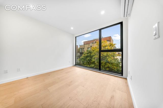 3024 32nd St # 3A, New York City, NY 11102