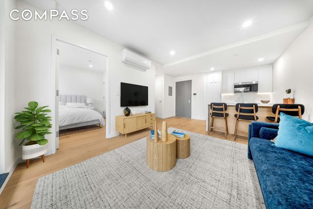 3024 32nd St # 3A, New York City, NY 11102