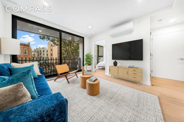 3024 32nd St # 3A, New York City, NY 11102