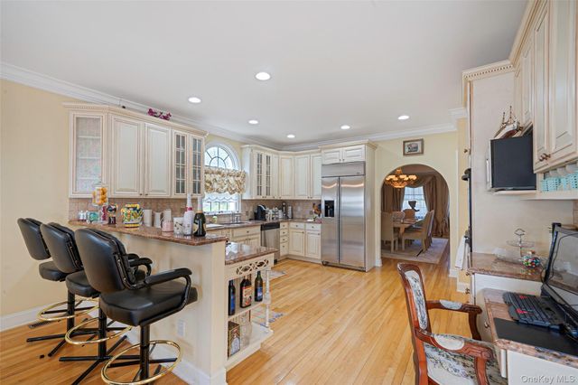 2 Deepwells Lane, Saint James, NY 11780