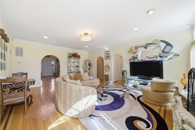 2 Deepwells Lane, Saint James, NY 11780