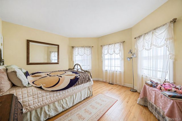 2 Deepwells Lane, Saint James, NY 11780