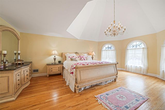 2 Deepwells Lane, Saint James, NY 11780