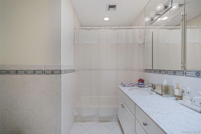 2 Deepwells Lane, Saint James, NY 11780
