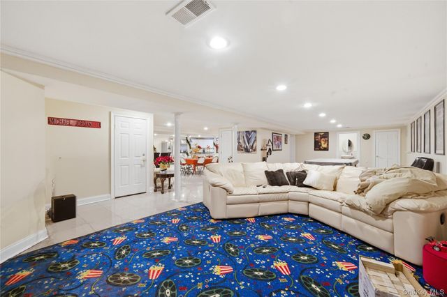 2 Deepwells Lane, Saint James, NY 11780