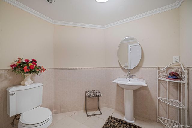2 Deepwells Lane, Saint James, NY 11780
