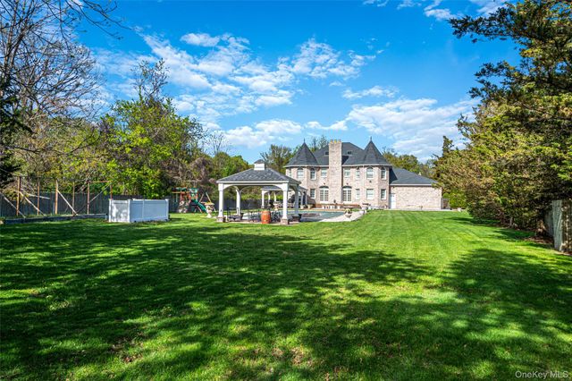 2 Deepwells Lane, Saint James, NY 11780