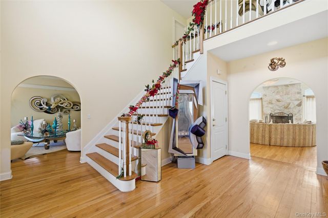 2 Deepwells Lane, Saint James, NY 11780