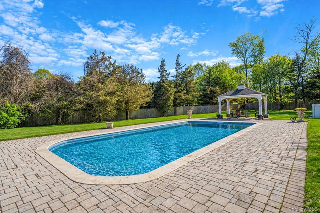 2 Deepwells Lane, Saint James, NY 11780