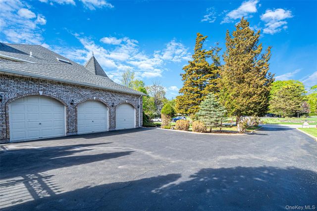 2 Deepwells Lane, Saint James, NY 11780