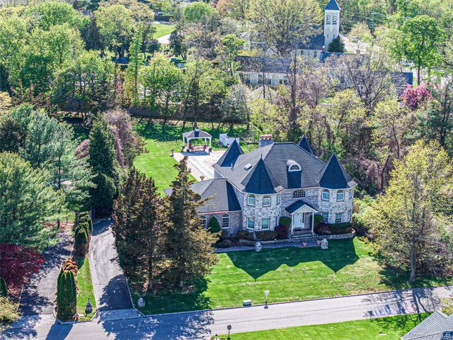 2 Deepwells Lane, Saint James, NY 11780
