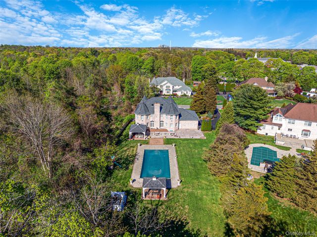 2 Deepwells Lane, Saint James, NY 11780