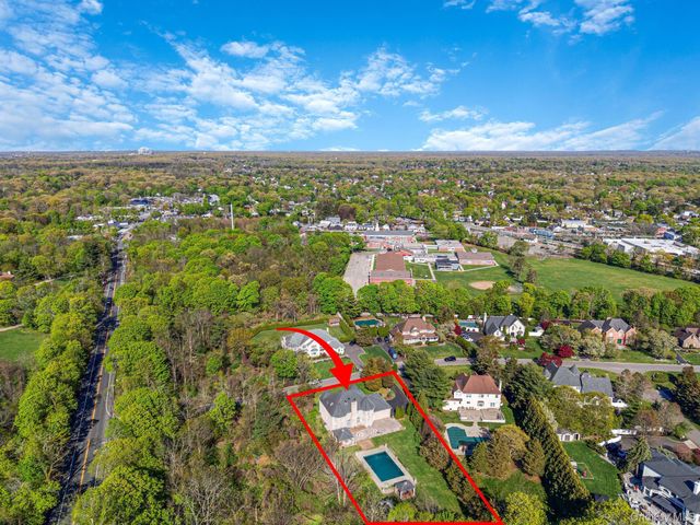 2 Deepwells Lane, Saint James, NY 11780