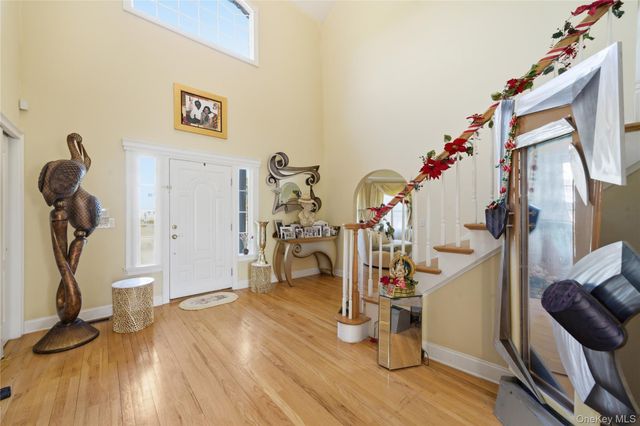 2 Deepwells Lane, Saint James, NY 11780
