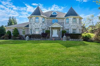 2 Deepwells Lane, Saint James, NY 11780