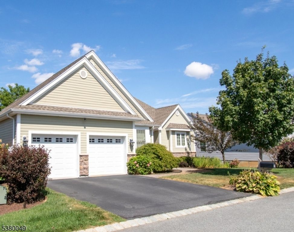11 Coventry Rd, Hardyston Twp., NJ 07419