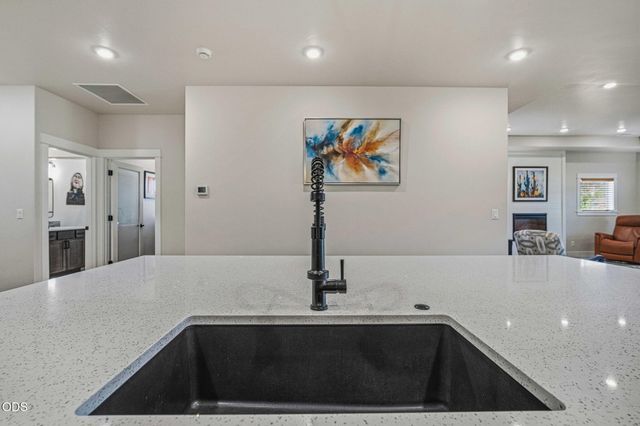 1777 NW Hemlock Avenue, Redmond, OR 97756