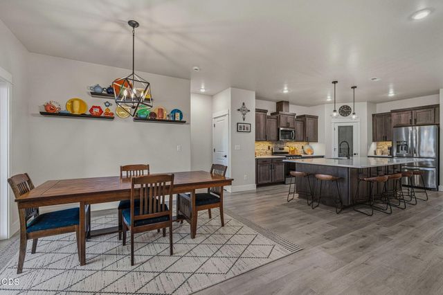 1777 NW Hemlock Avenue, Redmond, OR 97756