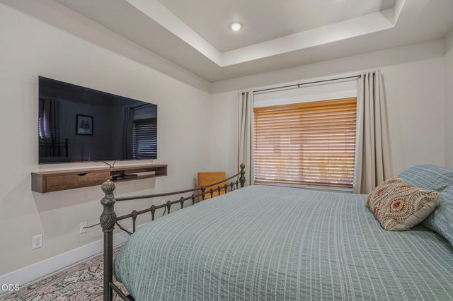 1777 NW Hemlock Avenue, Redmond, OR 97756