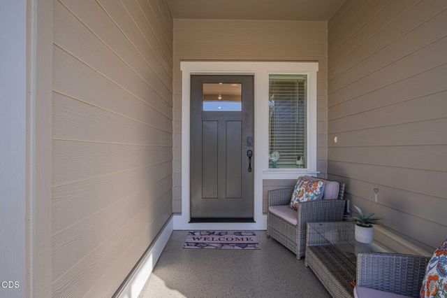 1777 NW Hemlock Avenue, Redmond, OR 97756