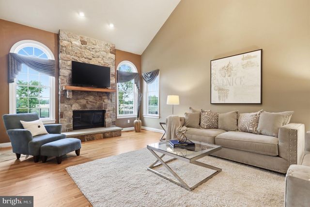 1692 POWDERHORN DR, Newtown, PA 18940