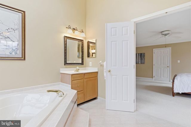1692 POWDERHORN DR, Newtown, PA 18940