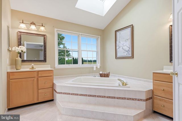 1692 POWDERHORN DR, Newtown, PA 18940