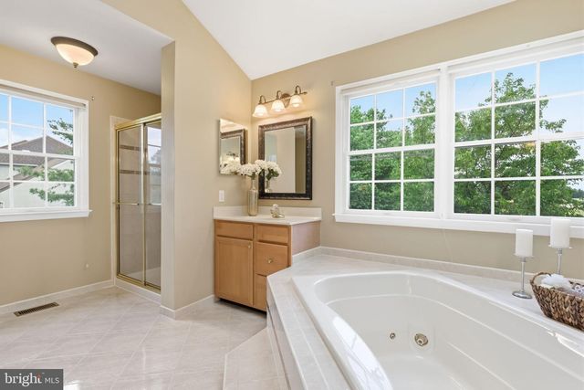1692 POWDERHORN DR, Newtown, PA 18940