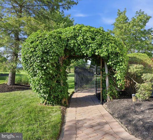 1692 POWDERHORN DR, Newtown, PA 18940