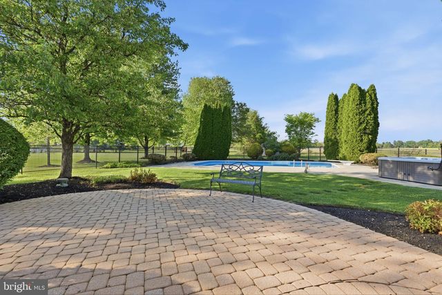 1692 POWDERHORN DR, Newtown, PA 18940