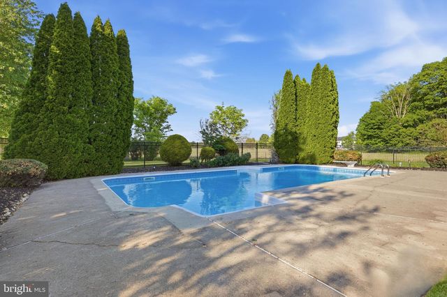 1692 POWDERHORN DR, Newtown, PA 18940