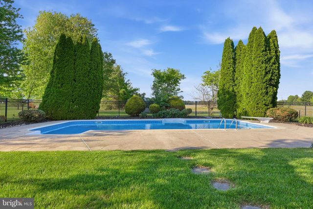 1692 POWDERHORN DR, Newtown, PA 18940