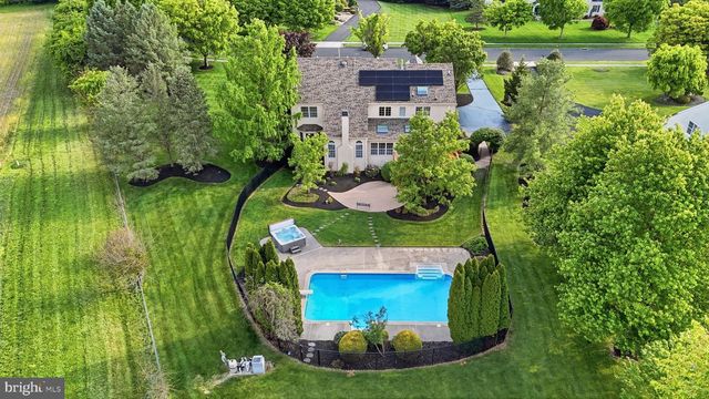 1692 POWDERHORN DR, Newtown, PA 18940