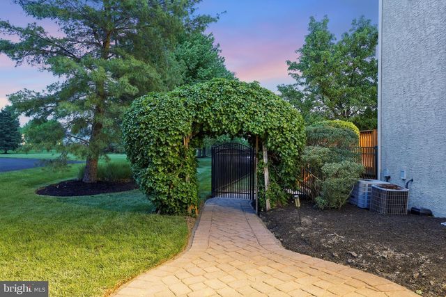 1692 POWDERHORN DR, Newtown, PA 18940