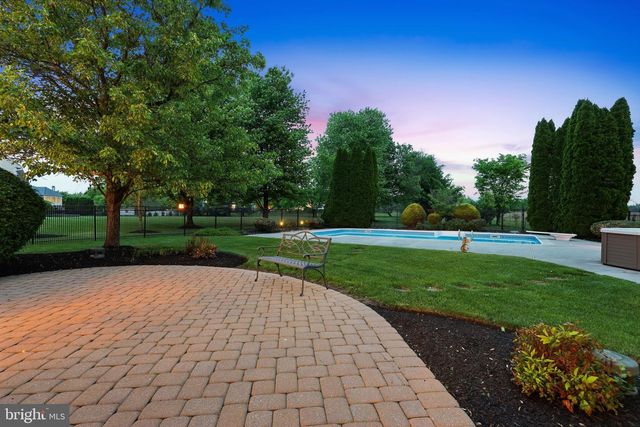 1692 POWDERHORN DR, Newtown, PA 18940