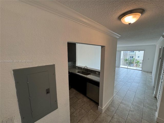 365 NE 125th St 402, North Miami, FL 33161