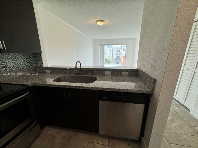 365 NE 125th St 402, North Miami, FL 33161
