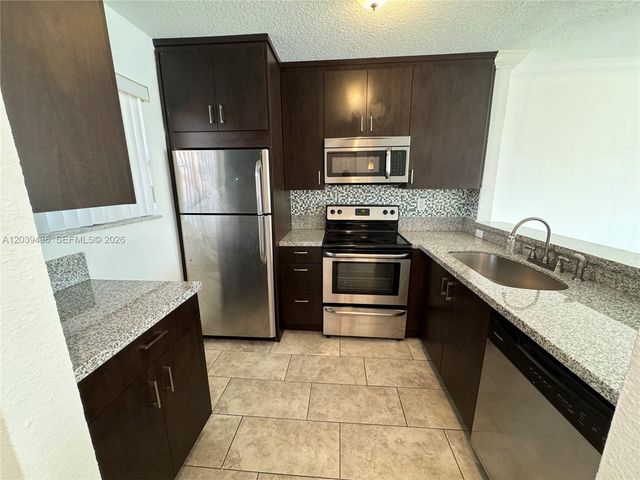 365 NE 125th St 402, North Miami, FL 33161