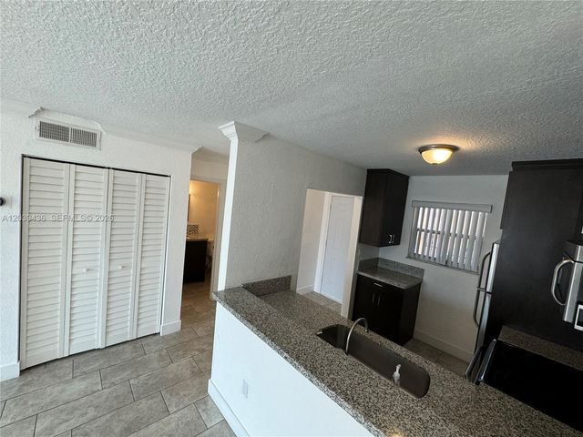 365 NE 125th St 402, North Miami, FL 33161