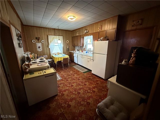 507 W 3rd Street, Uhrichsville, OH 44683