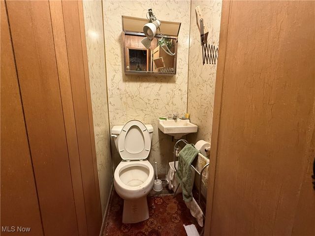 507 W 3rd Street, Uhrichsville, OH 44683