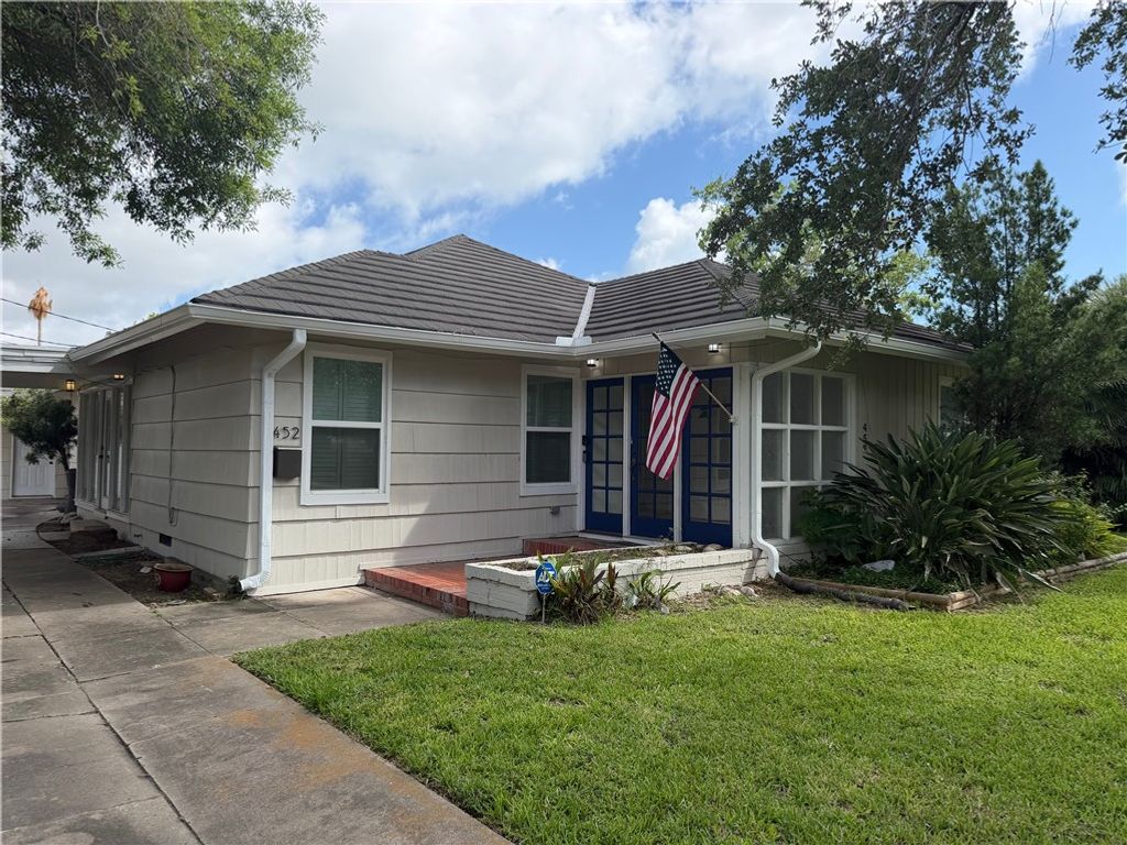 452 Delaine Dr, Corpus Christi, TX 78411