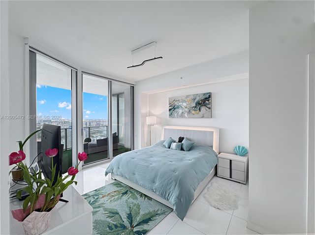 851 NE 1st Ave 3210, Miami, FL 33132