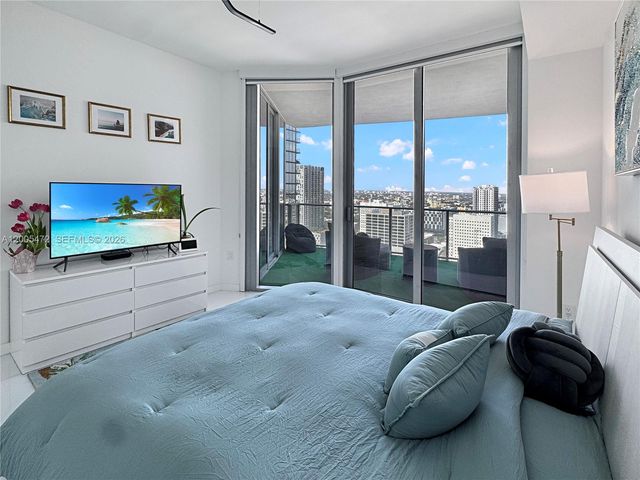 851 NE 1st Ave 3210, Miami, FL 33132