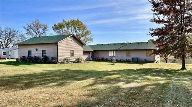 1803 Hunter Road, Trenton, MO 64683