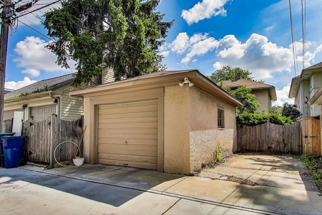 1003 Mapleton Avenue, Oak Park, IL 60302